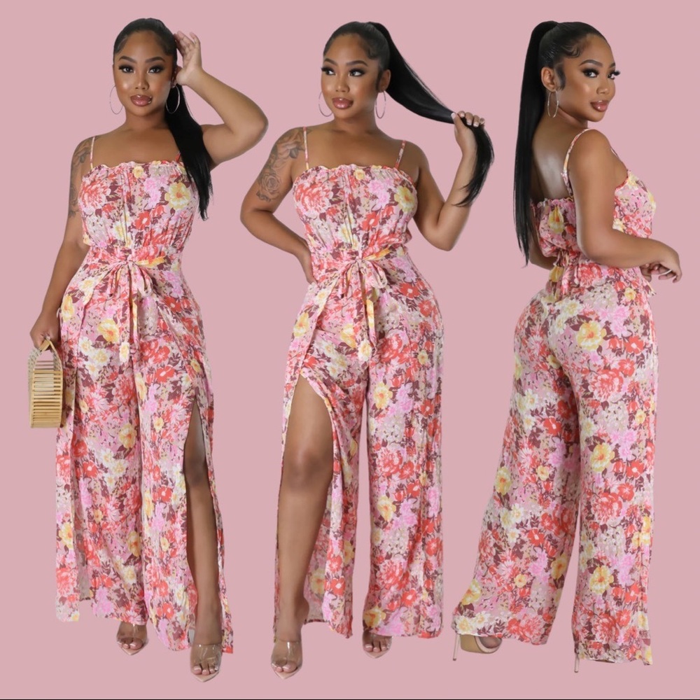 ✨NWT✨ Womens Floral Print Jumpsuit